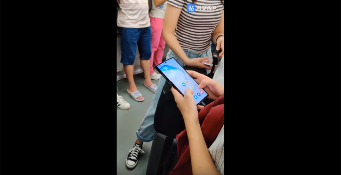 [มีคลิป] หลุด Samsung Galaxy Note 10+ แบบเครื่องจริง ระหว่างใช้งานในรถไฟฟ้า