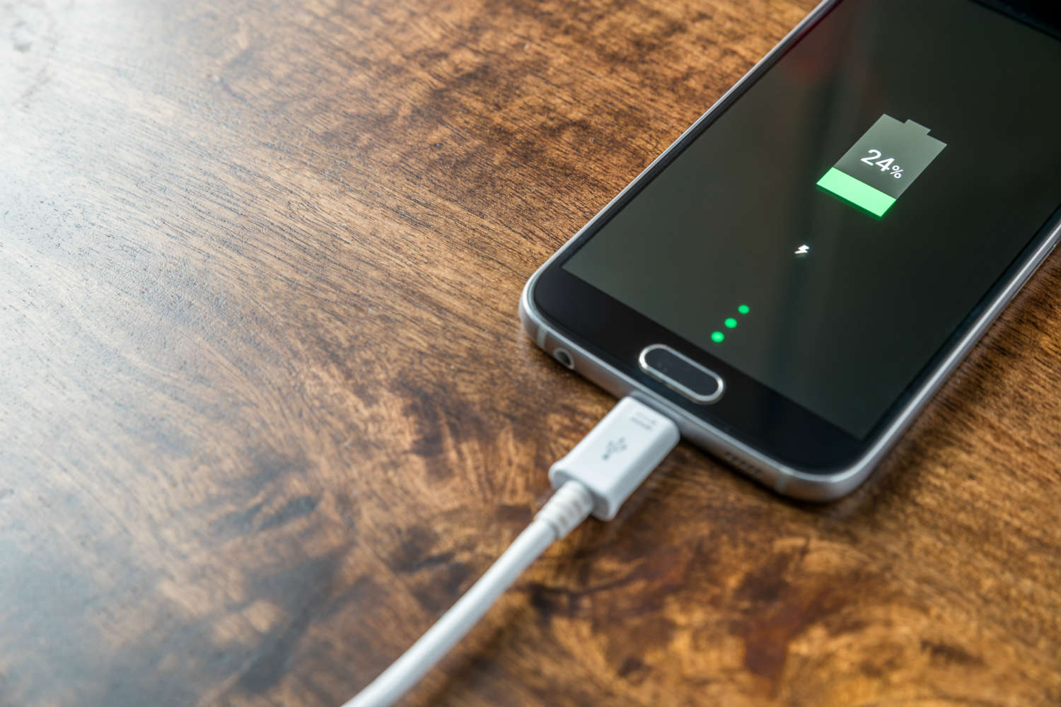 can i charge another phone with my iphone 15 pro