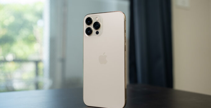 พรีวิว iPhone 12 Pro Max สีทอง ไอโฟนจอใหญ่สุด 6.7 นิ้ว รองรับ 5G พร้อมชุดกล้องระดับโปร