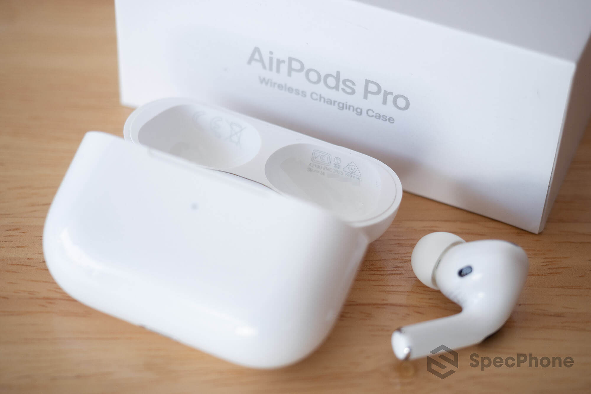Review Apple AirPods Pro SpecPhone 17
