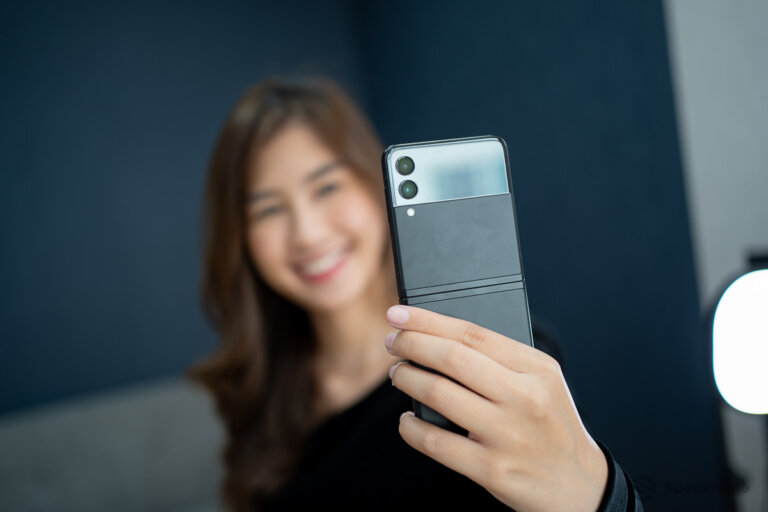 Review Samsung Galaxy Z Flip3 5G SpecPhone 00015