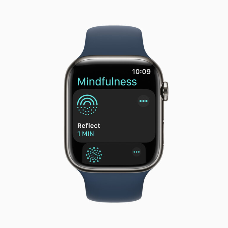 Apple watch series7 watchos mindfulness 09142021 carousel.jpg.large 2x