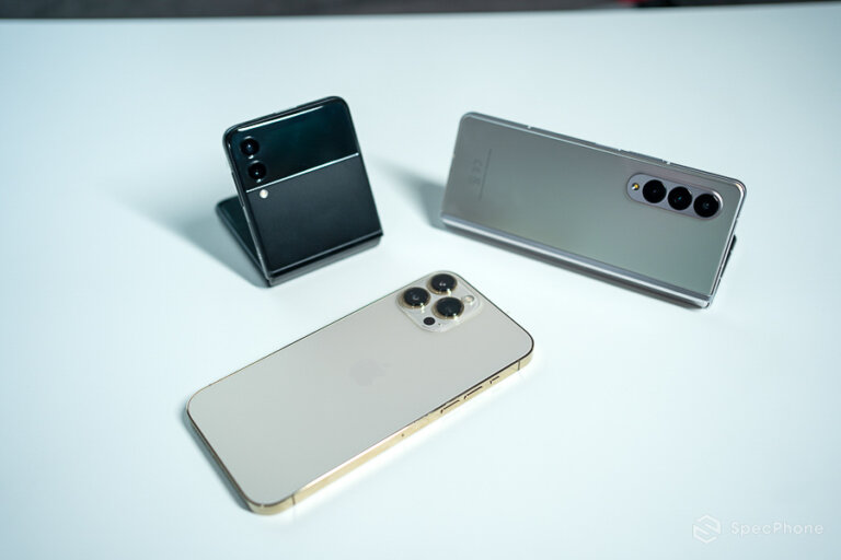 Galaxy Z Fold Z Flip vs iPhone 13 Pro Max 69 1