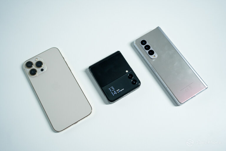 Samsung Galaxy Z Fold3 5G Z FLIP3 5G VS iPhone 13 Pro Max
