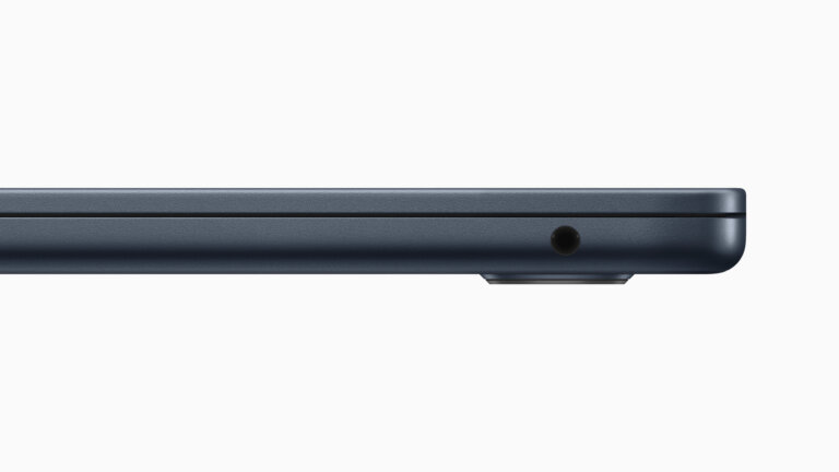 Apple WWDC23 MacBook Air 15 in headphone jack 230605