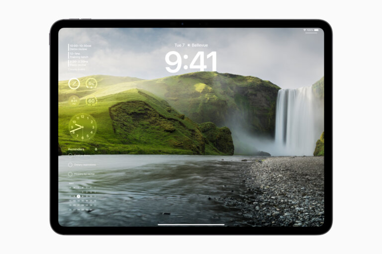 Apple iPad Pro iPadOS 17 Lock Screen 240507
