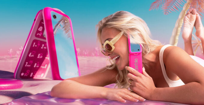 HMD เปิดตัว Barbie Phone ฟีเจอร์โฟนจอพับสีชมพูสุดสดใส