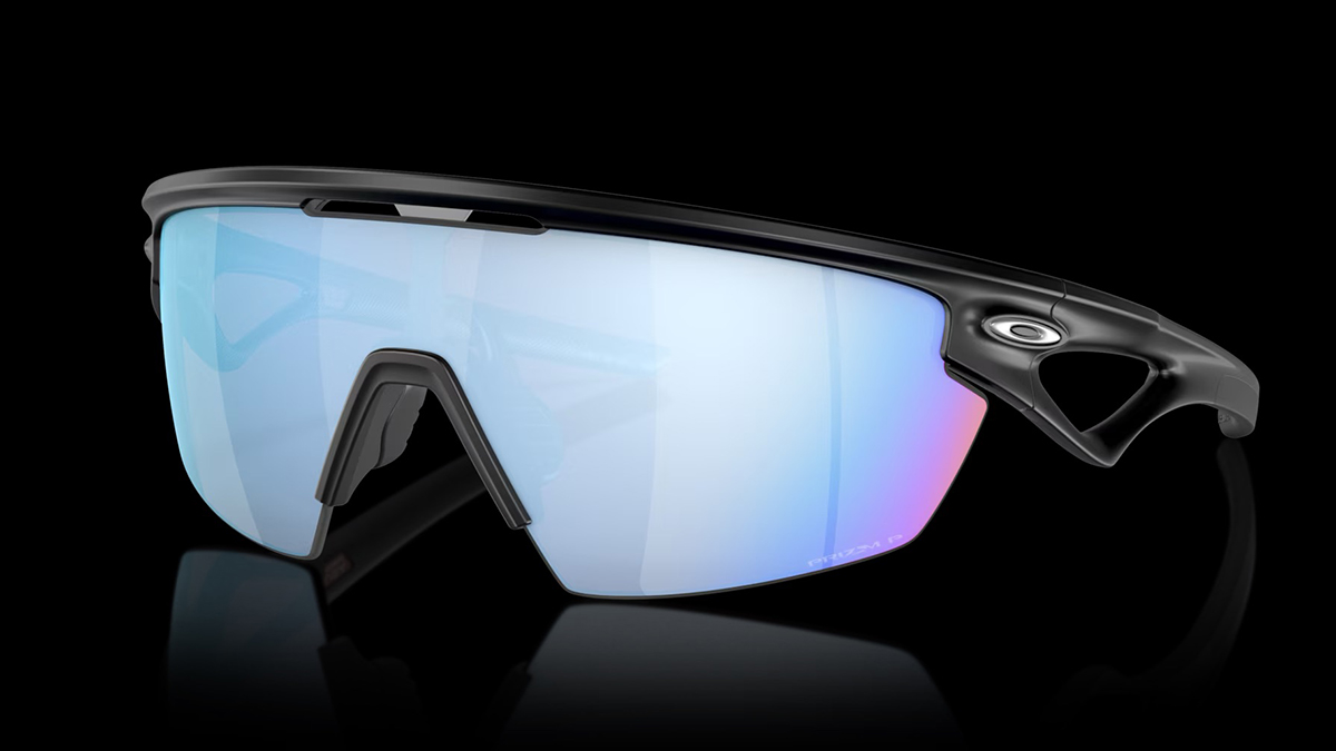Meta เตรียมเปิดตัวแว่น Smart Glasses ที่พัฒนาร่วมกับ Oakley เร็ว ๆ นี้