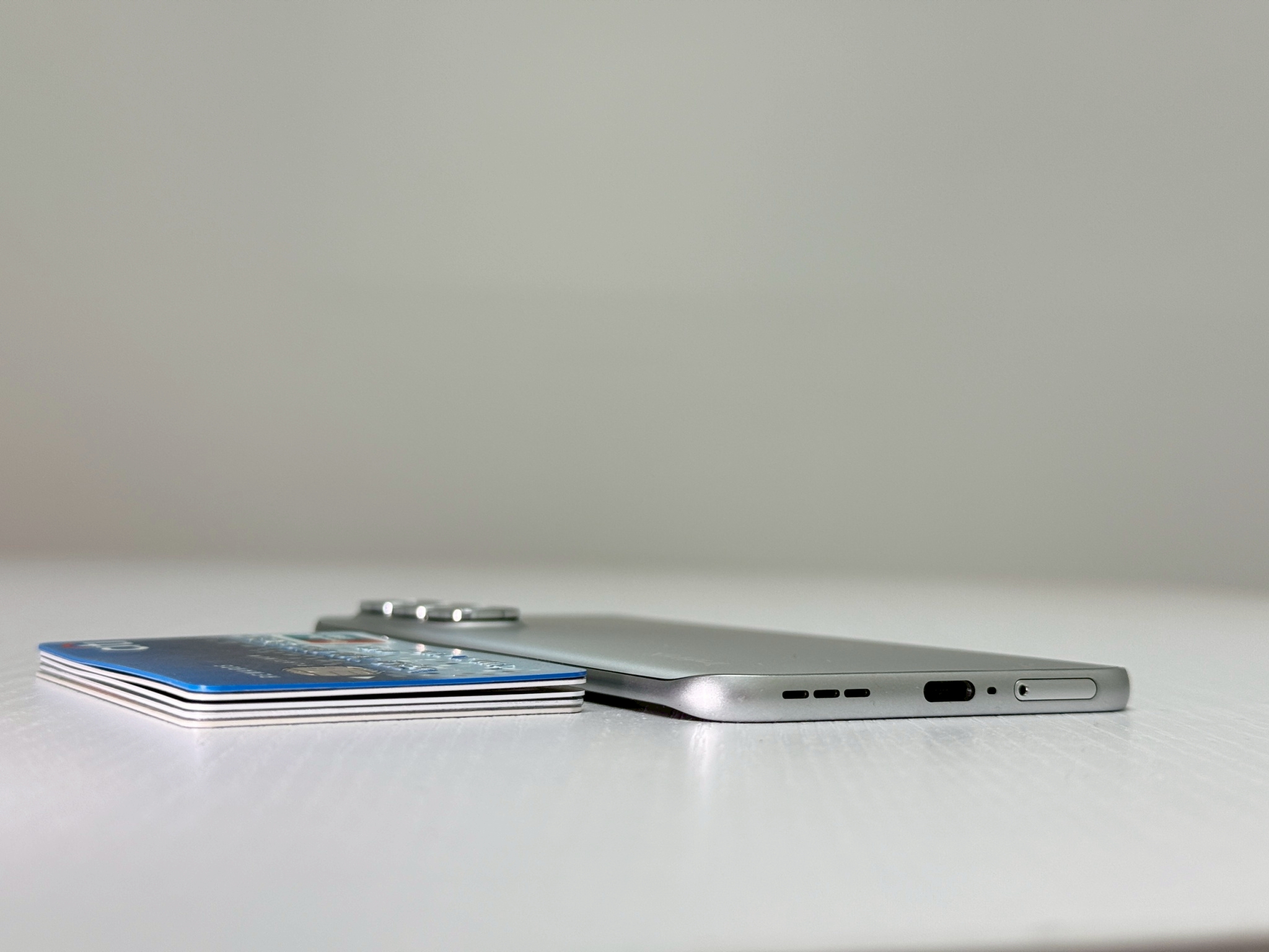 อินฟินิกซ์ เผยภาพแรก HOT 60 Pro+ สมาร์ทโฟนจอโค้งสามมิติความบางระดับ 5.95 มม.มาพร้อมชิปเซ็ตแรง Helio G200 และความจุแบตฯ 5160 mAh