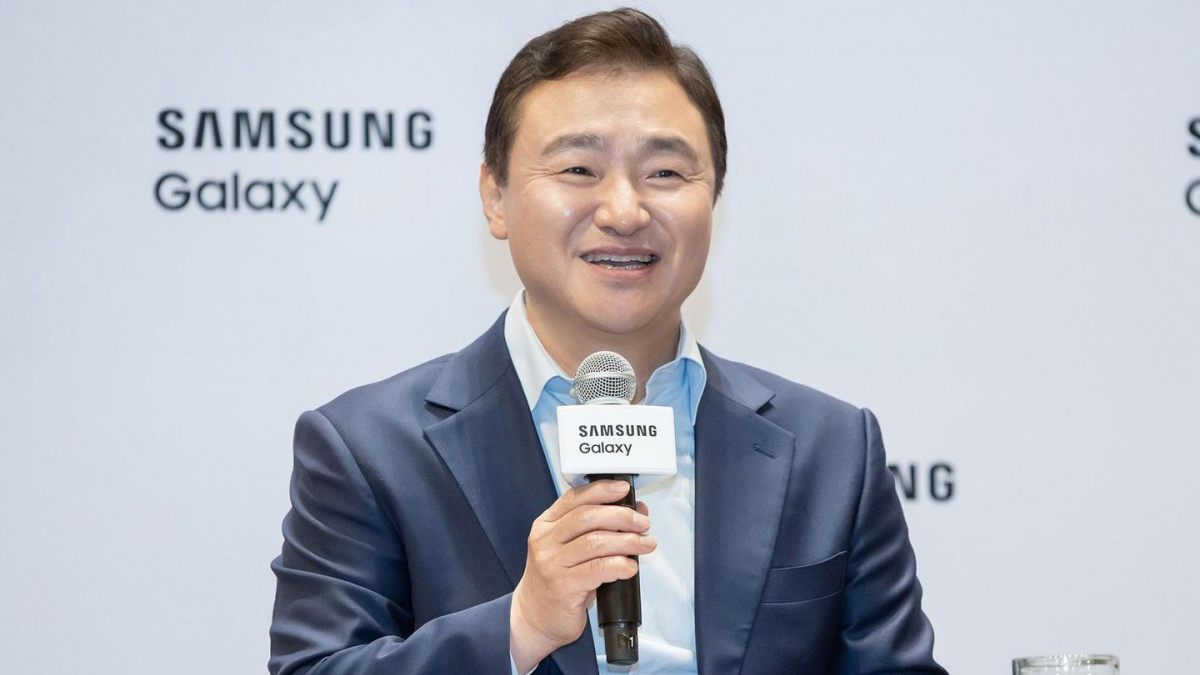 ผู้บริหาร Samsung แอบใบ้ อาจเปิดตัวมือถือจอพับ 3 ทบปลายปีนี้ แต่ยังไม่ฟันธงใช้ชื่อ Galaxy G Fold
