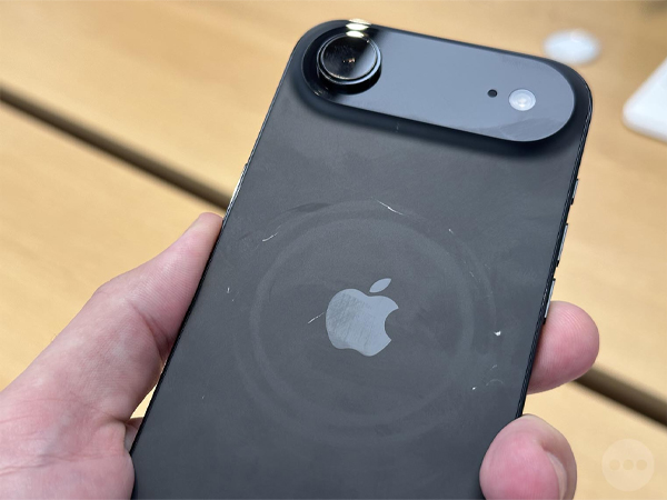 iPhone 17 Pro และ iPhone Air รุ่นสีเข้ม 2 สีพบรอยขีดข่วนและรอยถลอกง่ายกว่าสีอื่น 1