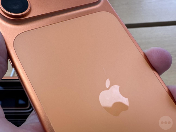 iPhone 17 Pro และ iPhone Air รุ่นสีเข้ม 2 สีพบรอยขีดข่วนและรอยถลอกง่ายกว่าสีอื่น 4
