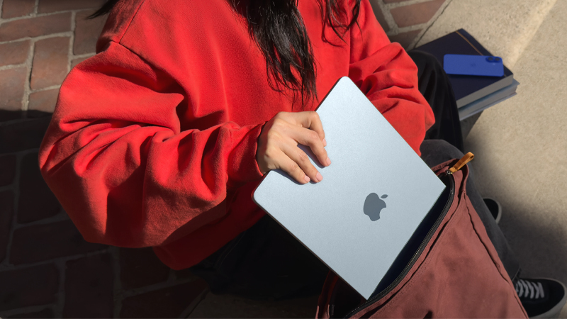 Apple เตรียมส่ง MacBook รุ่นประหยัด ที่ใช้ชิป iPhone จะมีให้เลือกหลายสี คาดเปิดตัวมีนาคม 2026 นี้