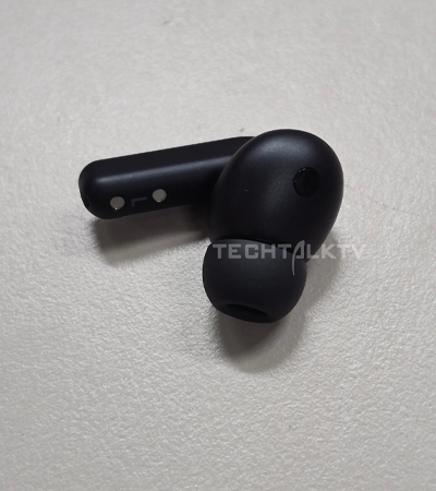 หลุดภาพเครื่องจริง Samsung Galaxy Buds 4 ดีไซน์ก้านเมทัลลิกใหม่ พร้อมเคสฝาใส 
