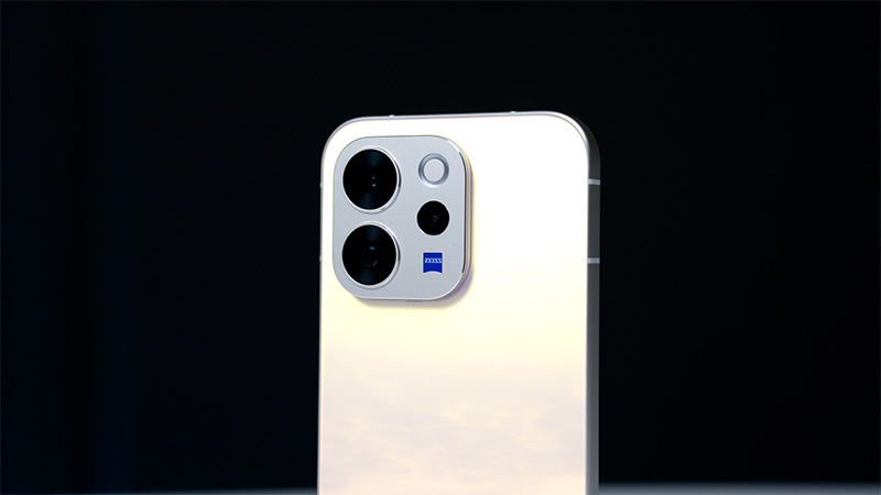 รีวิว vivo V70 กล้อง ZEISS 50MP ถ่ายพอร์ตเทรตระดับโปร พร้อมแบตสุดอึด 6500mAh ในราคาเริ่มต้น 15,999 บาท 