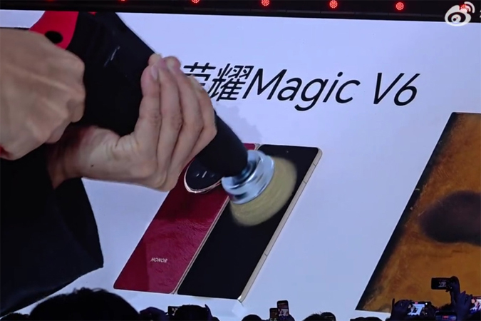 เปิดตัว Honor Magic V6 มือถือจอพับบาง 4.0 มม. พร้อมชิป Snapdragon 8 Elite Gen 5 ในราคาเริ่มต้นราว 41,800 บาท 