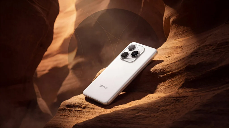 หลุดภาพ iQOO 16 ดีไซน์กล้องหลังใหม่ มาพร้อมชิป Snapdragon 8 Elite Gen 6 Pro และแบตอึด 8,500mAh